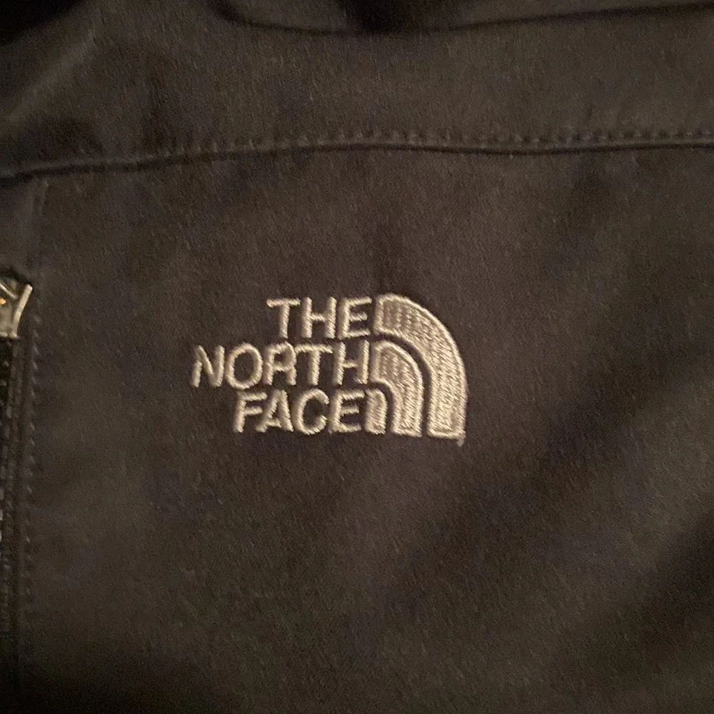 Boys North Face Large Winter Jacket with Hood - Picture 5 of 5